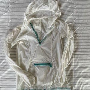Lululemon rain jacket size 4